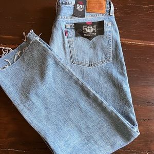 Women's Levi's 501 crop new with tags
